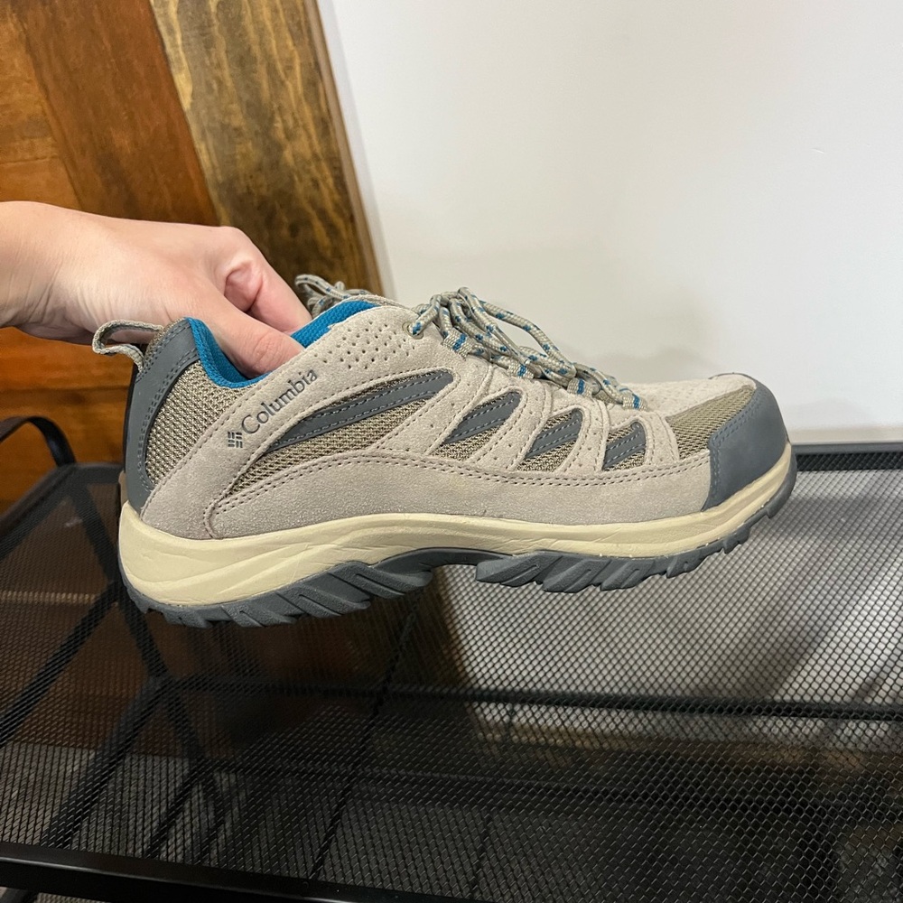 Women’s Columbia Hiking Sneakers - Picture 6 of 8